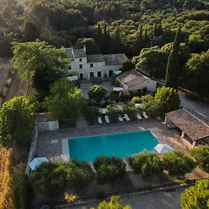 https://maison-dhotes-les-caroubiers.hotels-rhonealpes.com